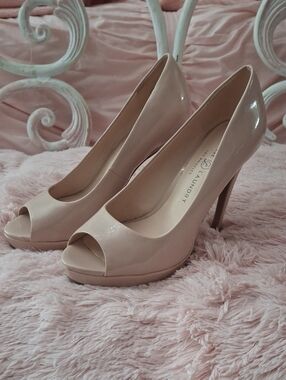 Chinese Laundry By Shelli Segal Nude Patent Peep-Toe Pumps - Nude